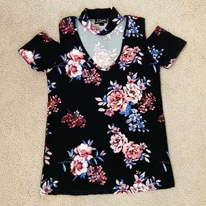 Off The Shoulder Floral Top With A Neck Piece